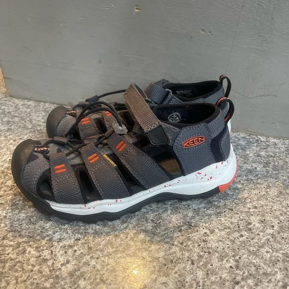 KEEN Newport Neo H2 Sandal Magnet/Spicy Orange Youth Size 13